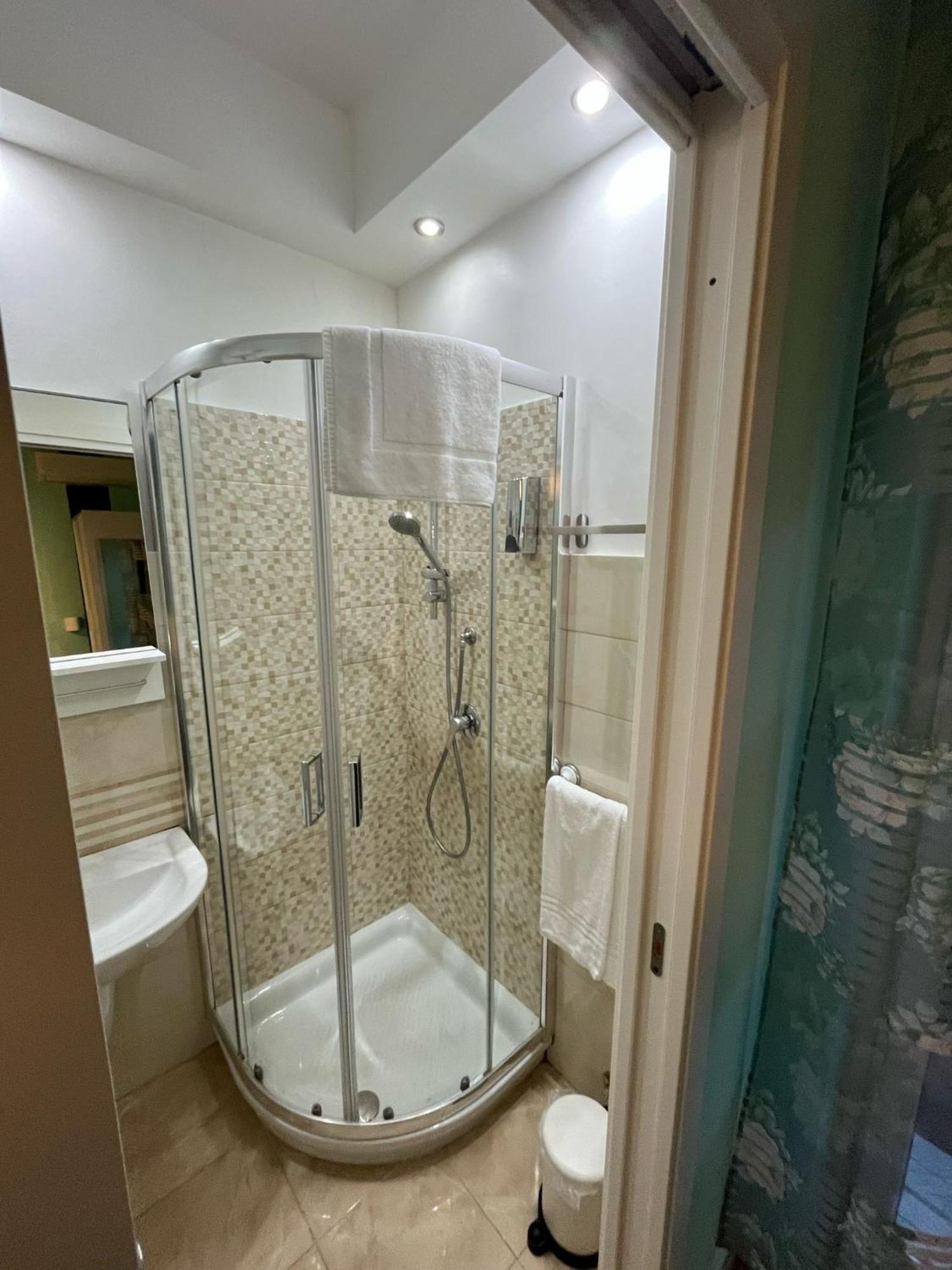 F.Rooms Napoli 외부 사진